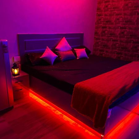Kinky Dark Rooms เกรทเตอร์นอยดา ภายนอก รูปภาพ