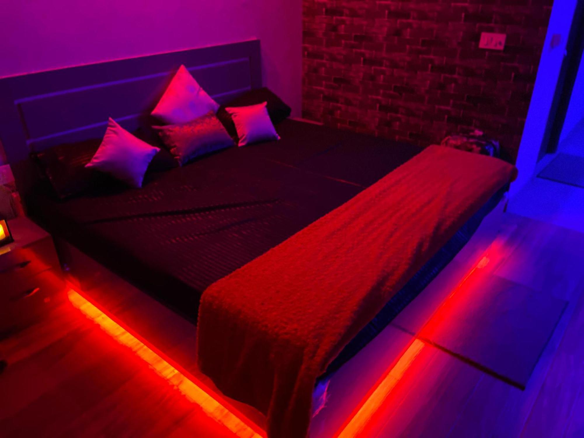 Kinky Dark Rooms เกรทเตอร์นอยดา ภายนอก รูปภาพ