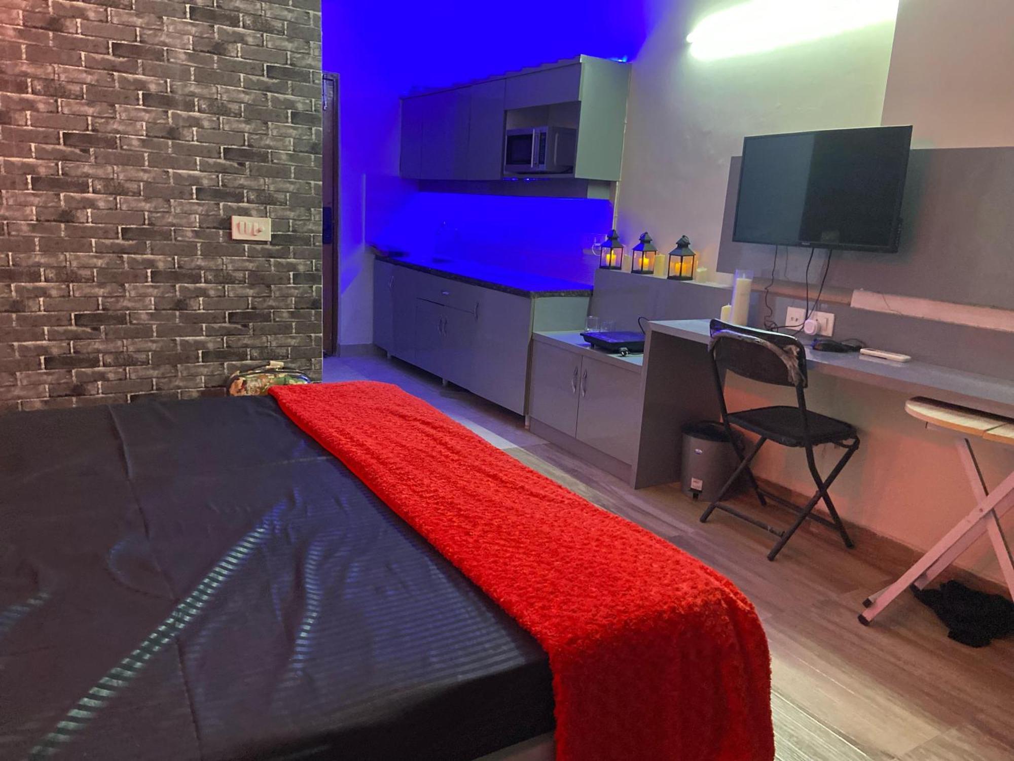 Kinky Dark Rooms เกรทเตอร์นอยดา ภายนอก รูปภาพ